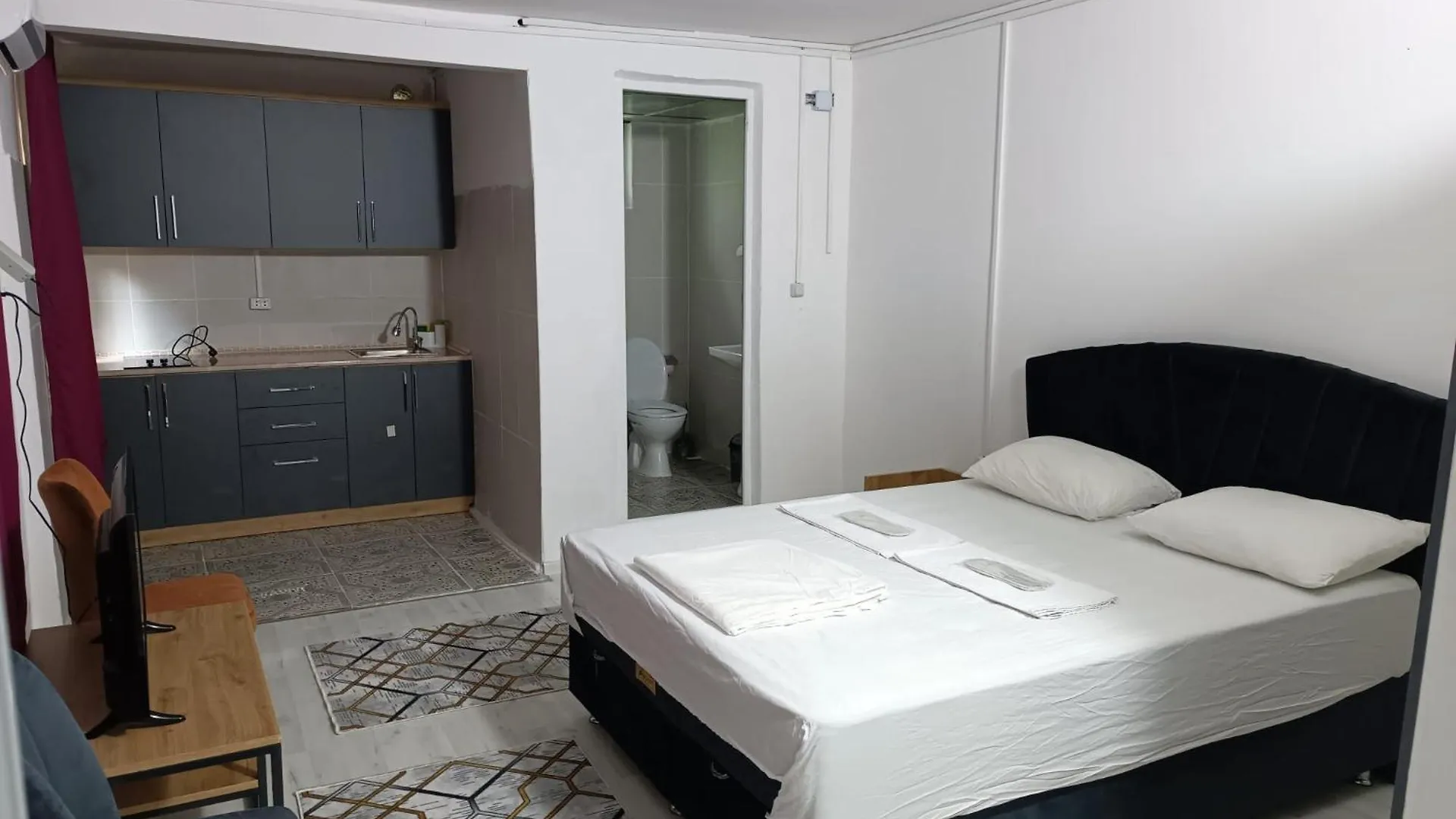 Karvi Hostel & Suites Μπατούμι