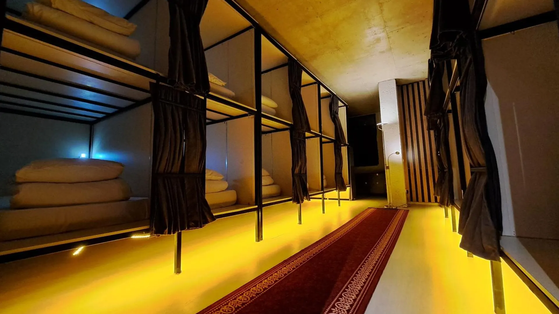 Karvi Hostel & Suites Батуми